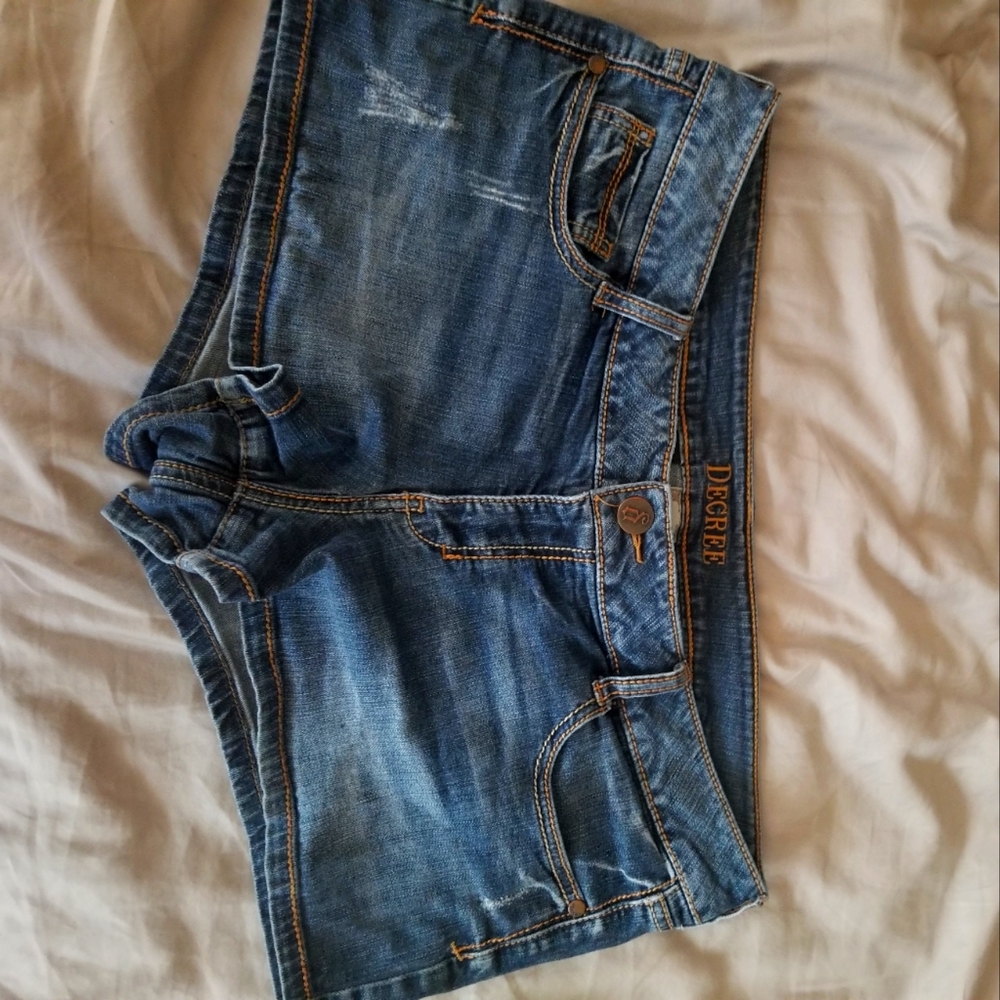 Decree shorts